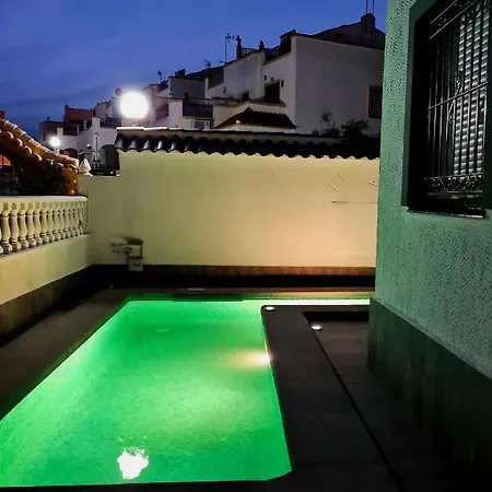 With Private Pool And Rooftop Bar With Bbq *